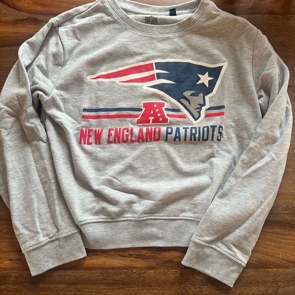 NFL Tops - New England Patriots Gray Sweatshirt size small